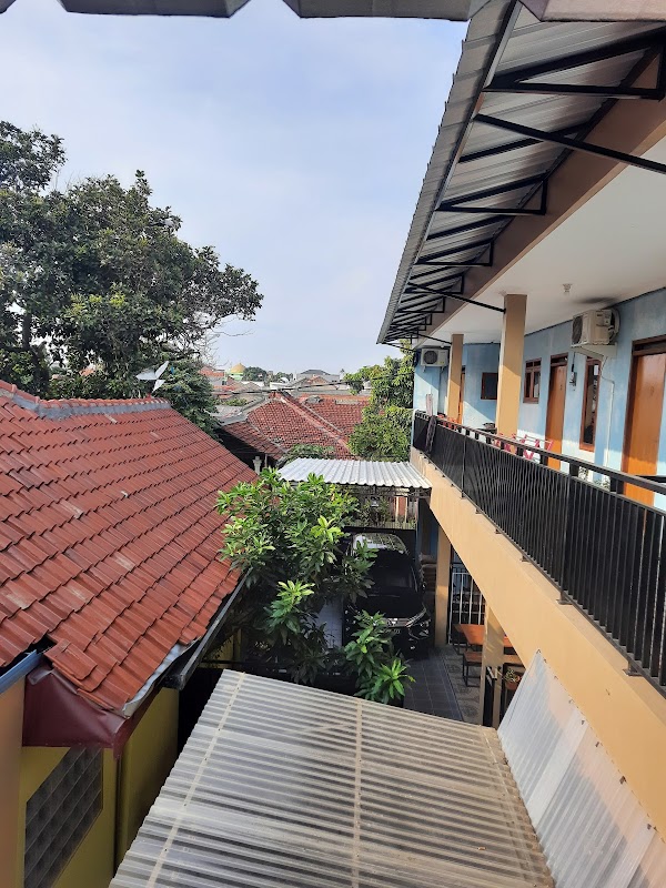 Kontrakan Ibu Tia