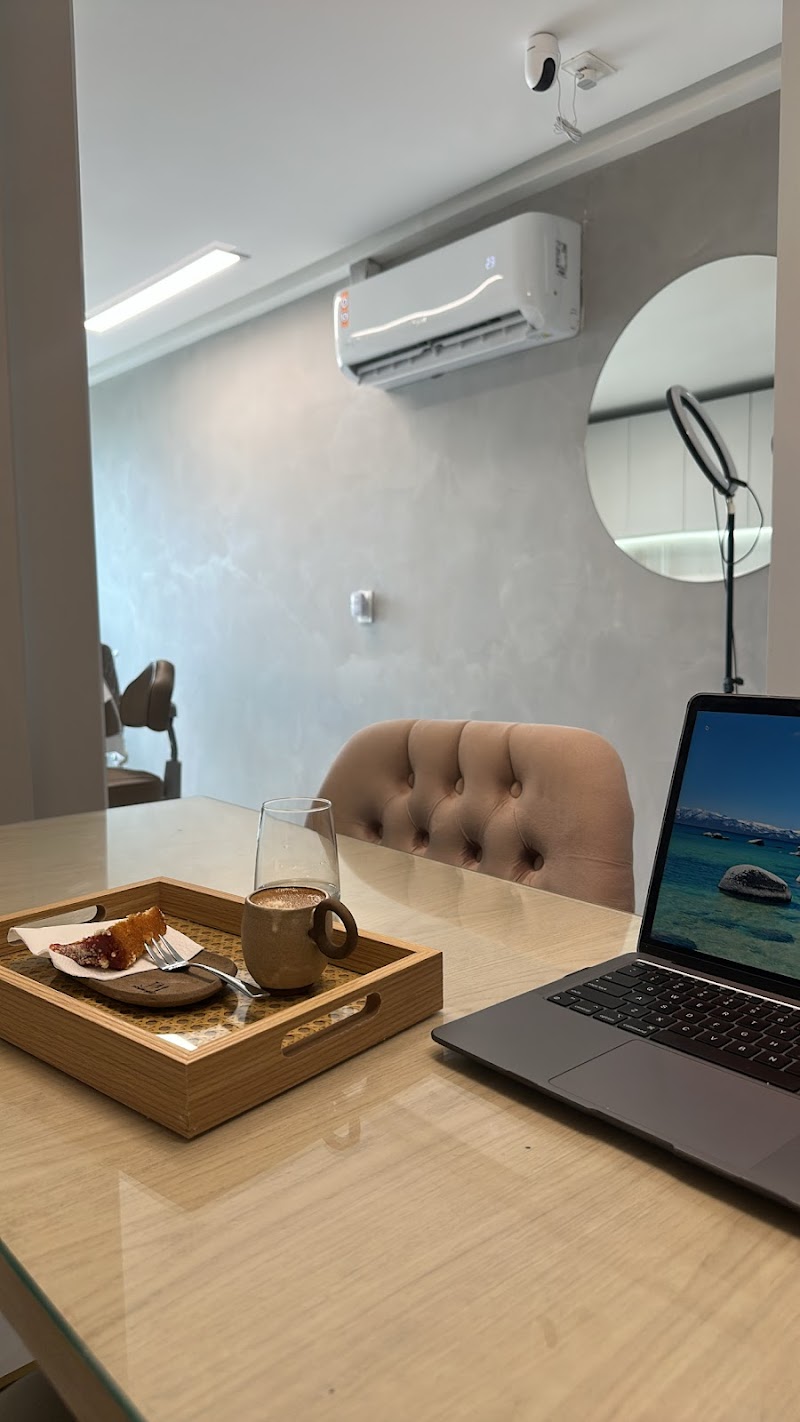 Dr. Jackson Moura - Odontologia Estética - Facetas - Clareamento - Coroa - Ponte fixa - Lente de contato dental