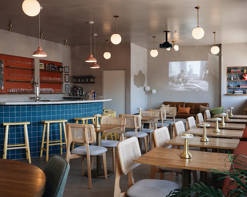 kid sister A WINE BAR