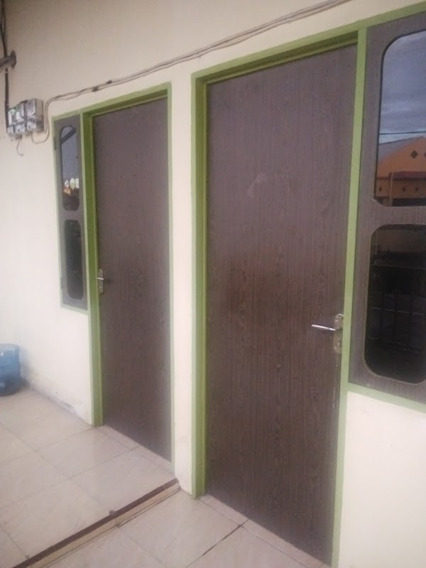 Kost tiga putra