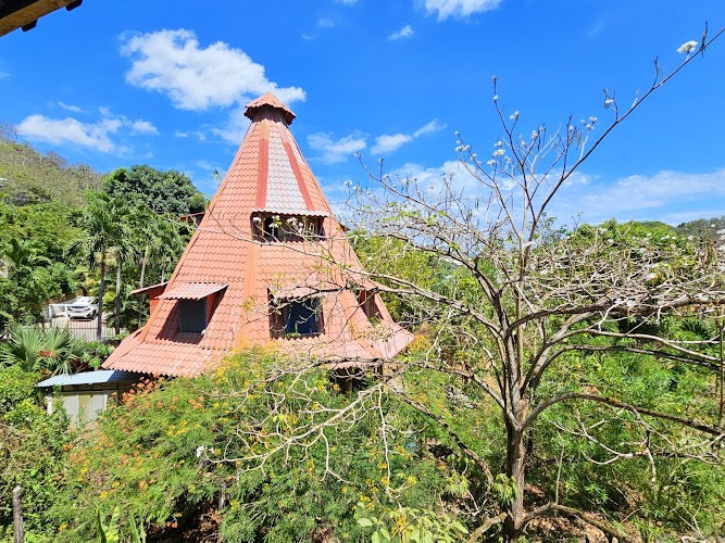 Don Jons Surf & Yoga Lodge