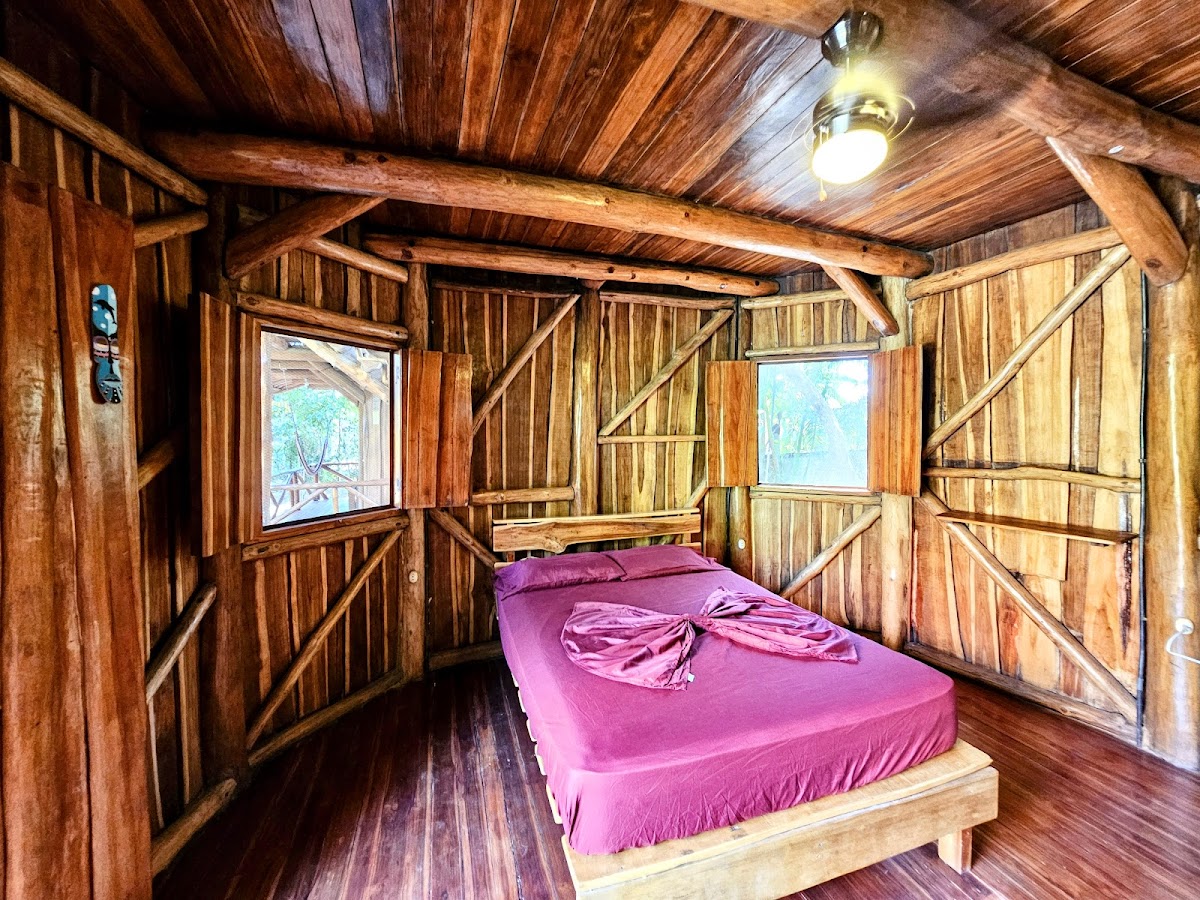 Don Jons Surf & Yoga Lodge — 3