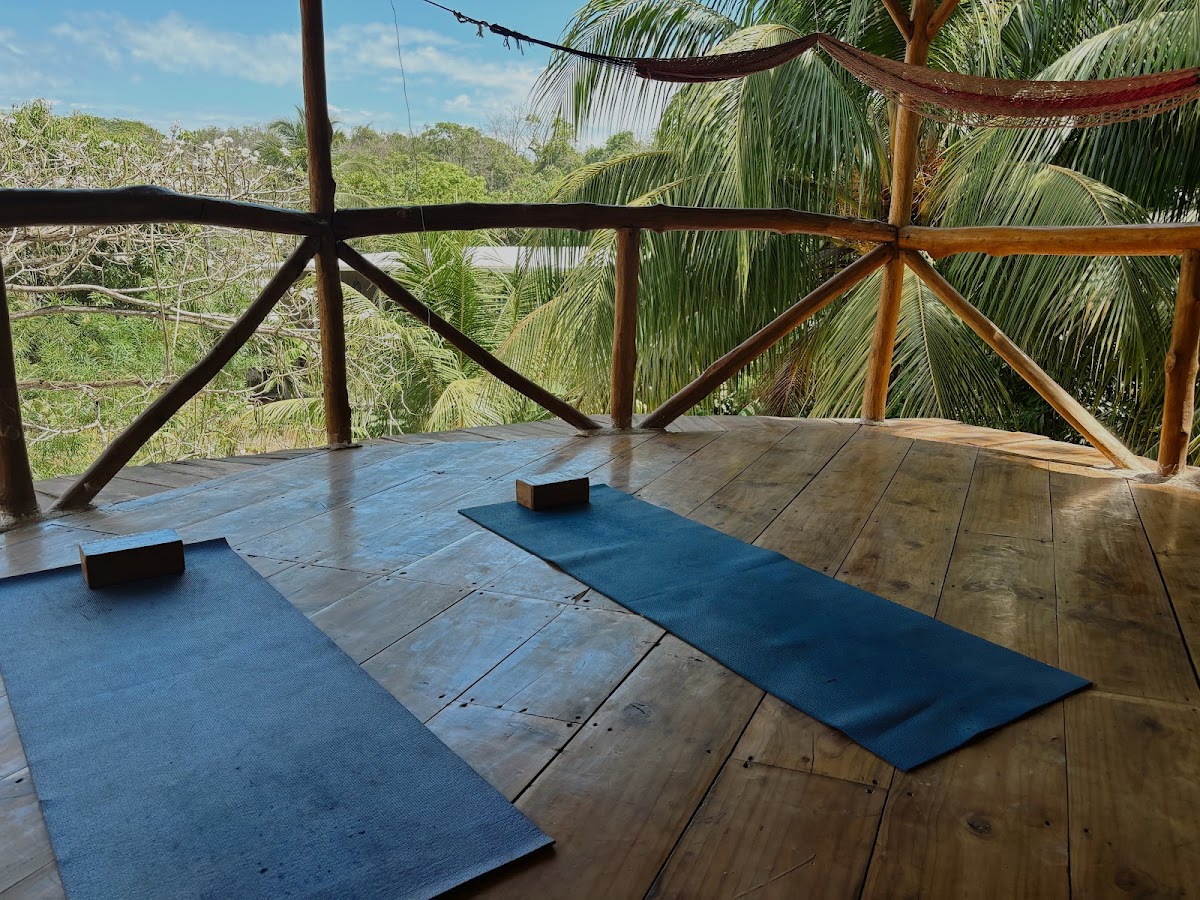 Don Jons Surf & Yoga Lodge — 4
