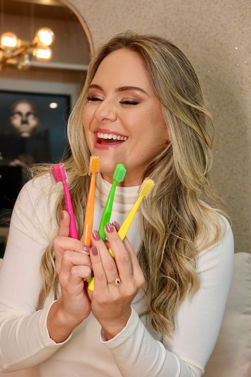 Dra. Lara Melo - Odontologia - foto 2