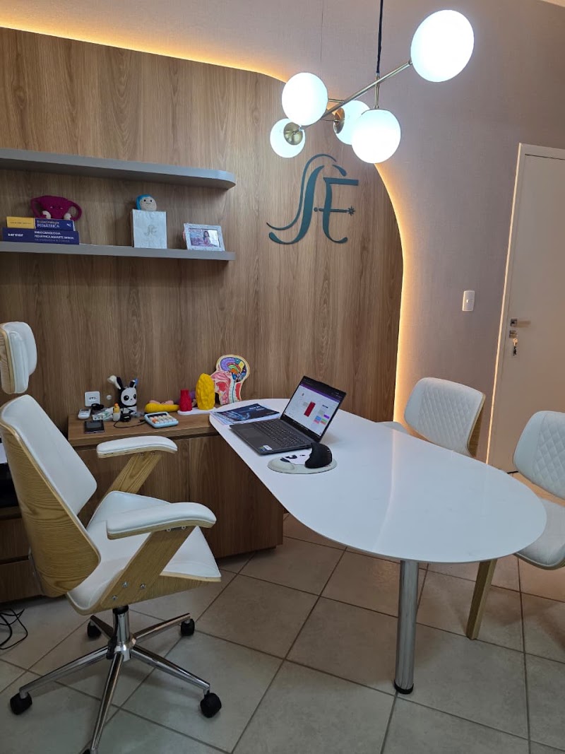 Foto de Dra. Eloise Akemi Soberanski – Endocrinologista Pediátrica