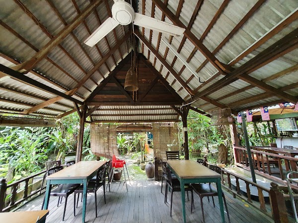 Aunty Aini's Garden Cafe
