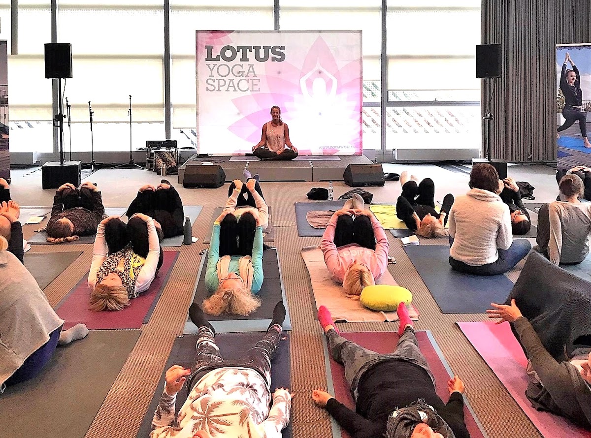 Veronika's MahaShakti Yoga Studio, Yoga-Retreats, Yoga-Teachertraining, Meditation, Energiearbeit, Adjustment & Alignment — 4