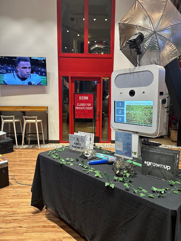 Modern Memories Photo Booth — featured vendor