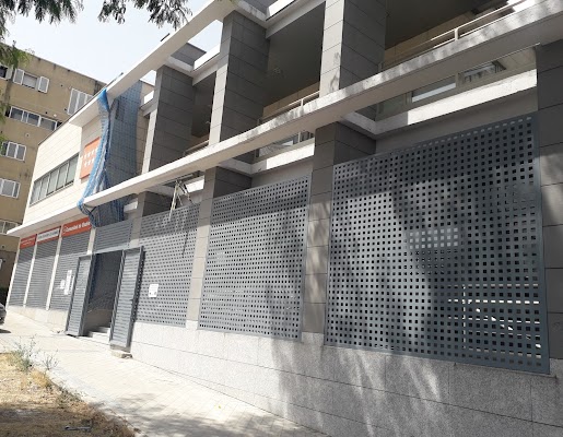 Residencia Centro de Mayores y Centro de día Los Carmenes — Gta. de los Carmenes, 2, Latina, 28047 Madrid, España