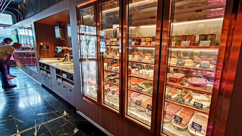 Victor Churchill photo 4