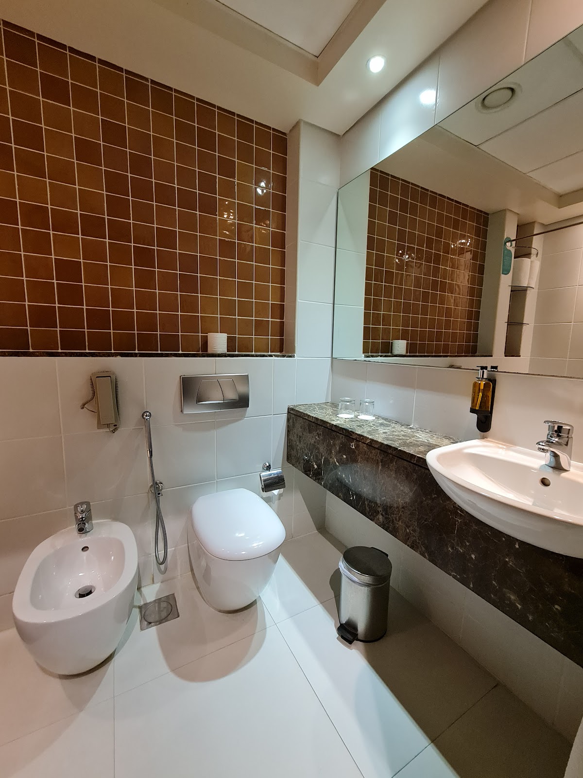 Flora Creek Deluxe Hotel Apartments Dubai 4