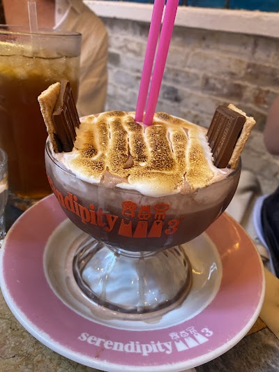 Serendipity 3 - Upper East Side photo 3