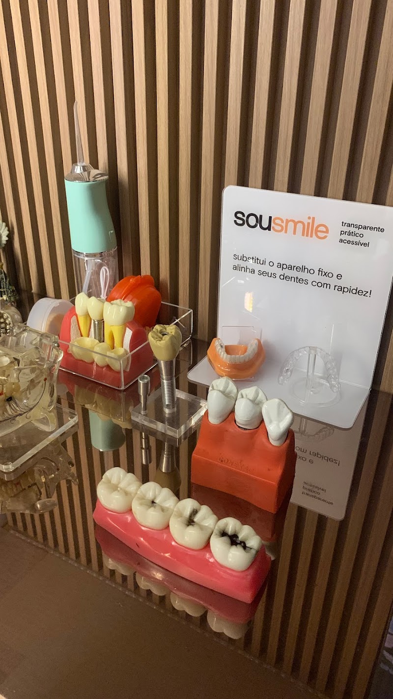 Dra. Daniela Carneiro - Odontologia Estética e Implantes - foto 5