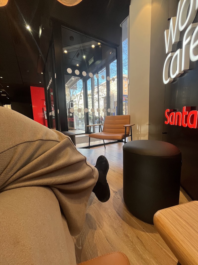 Santander WorkCafé en C. de Cea Bermúdez, 51, Chamberí, 28003 Madrid, España - Imagen 5
