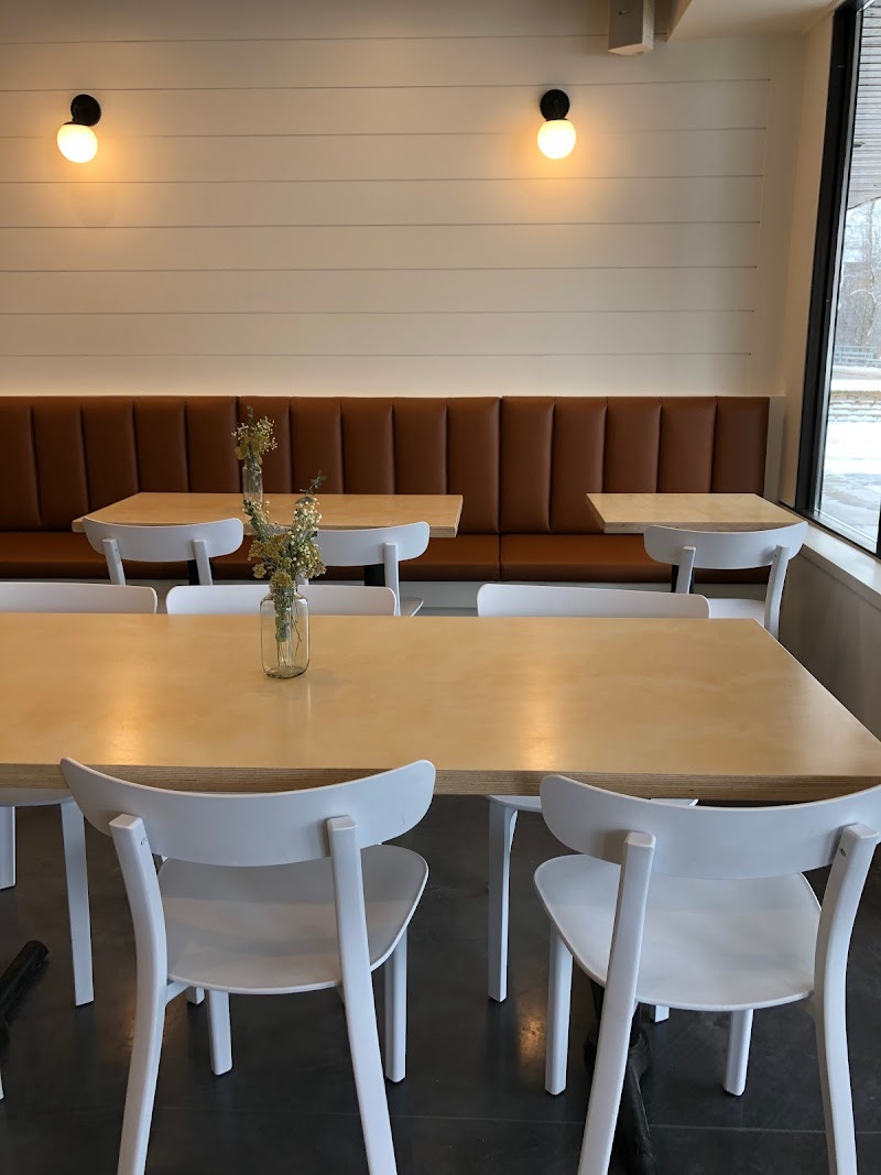 Louisa Café de quartier photo 1