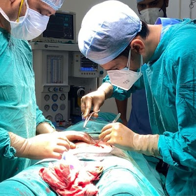 Dr Surya Agarwal , PCOS Expert, Menopause specialists, Laparoscopic surgeon in kolkata - Image 2