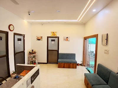 पलाश चर्म एवं स्त्री रोग क्लिनिक-Skin/Dermatologist/Gynaecologist/चर्म रोग विशेषज्ञ/स्त्री रोग/Infertility Doctor in Jabalpur - Image 3