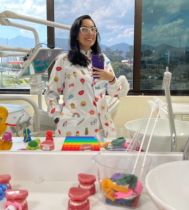 Dra Flávia Adriane - Odontopediatra