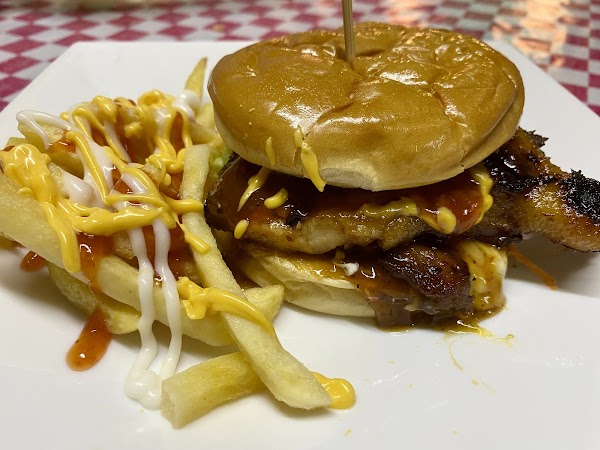 BH Burger - Photo 1
