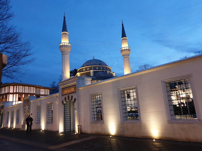 Berlin Şehitlik Camii photo 3