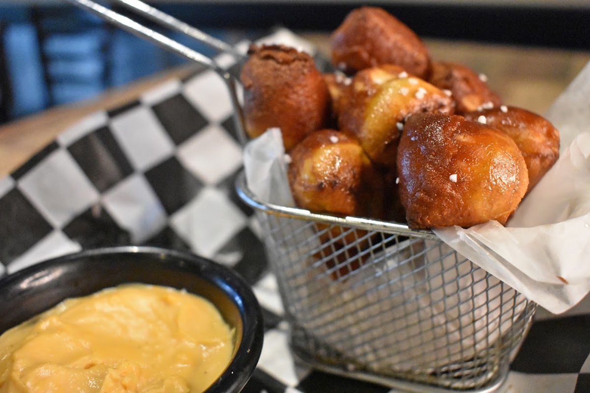 Neighborhood Tap house Greenridge photo 2