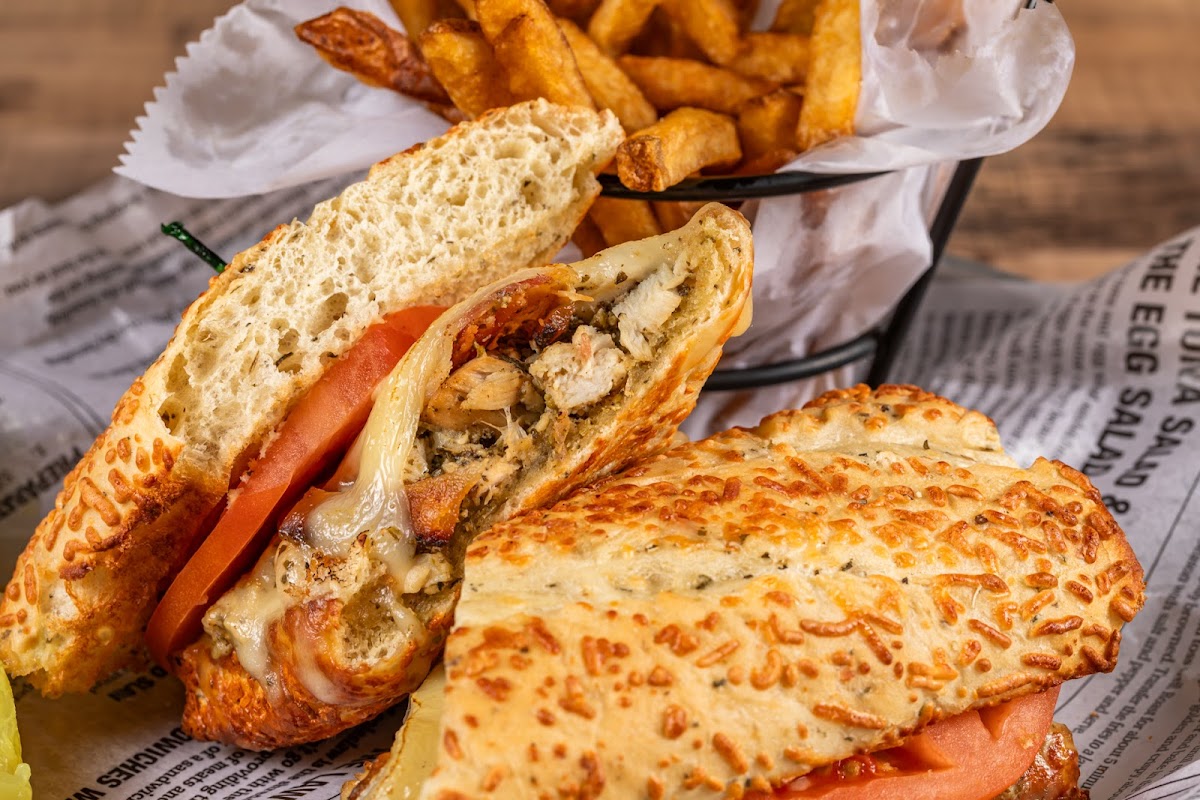 Neighborhood Tap house Greenridge photo 3