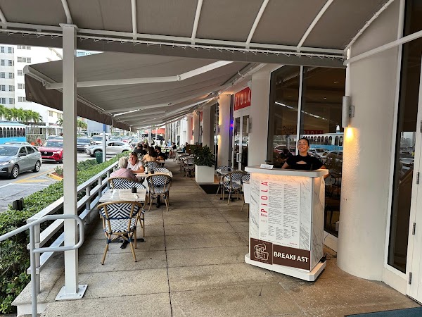 Cafe Fleur – Coffee & Breakfast Miami Beach (Mid Beach)