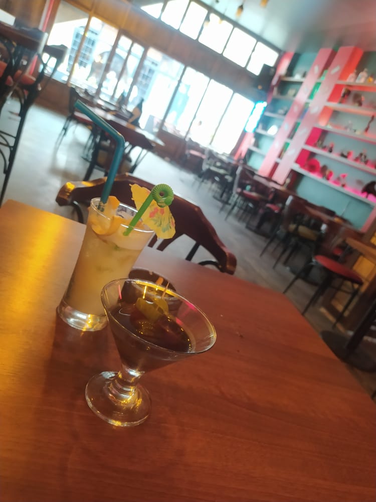 7.CADDECAFEBAR mekanı