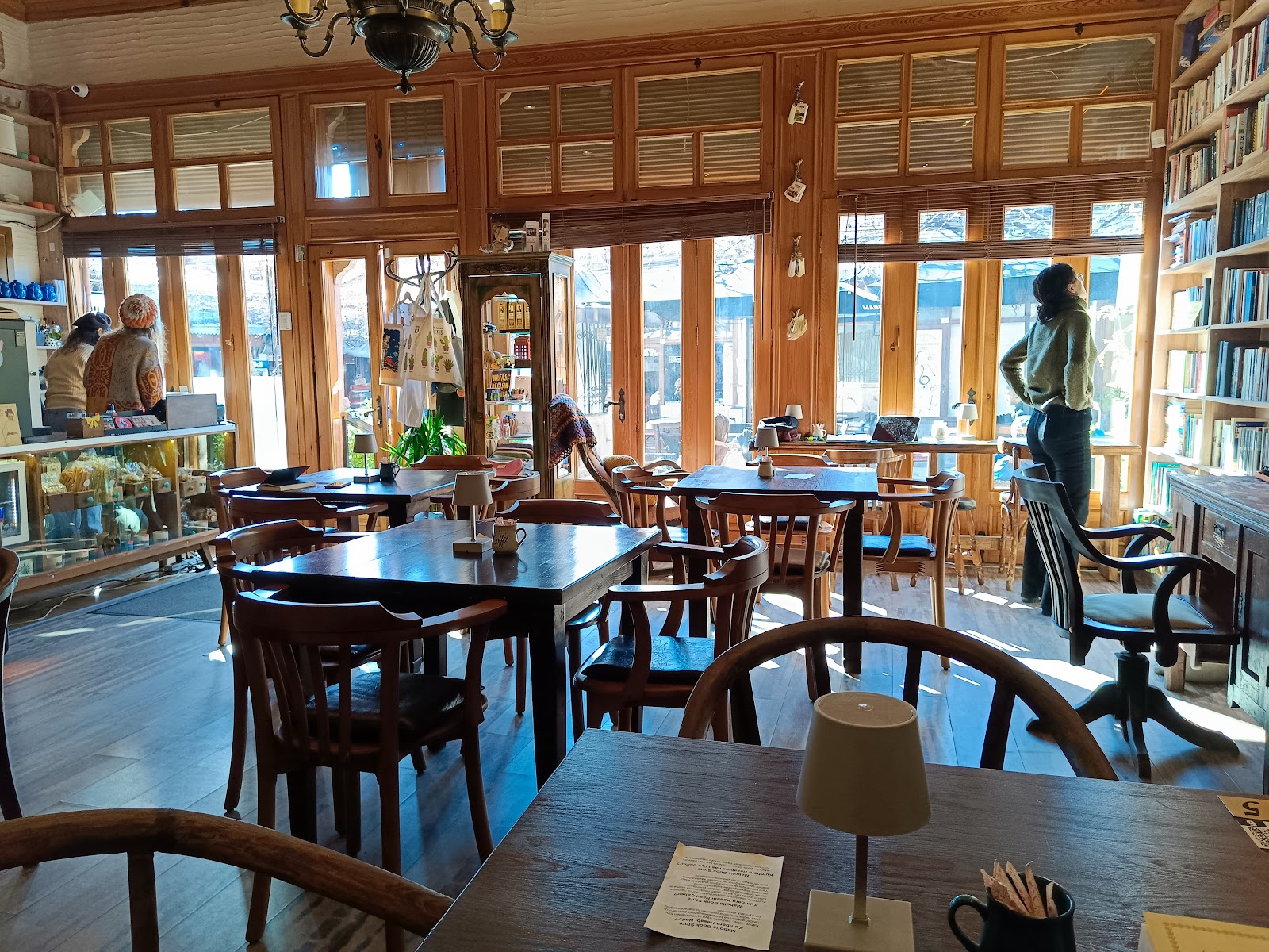 Mabolla BookStore & Cafe mekanı