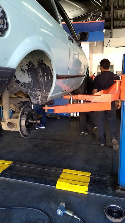 Foto de Centro Automotivo Bacacheri - Suspensões, Injeção eletrônica e mecânica em geral.