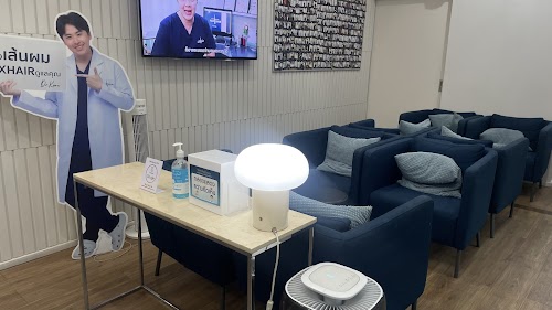 MAX HAIR CLINIC by Dr.Mac คลินิกปลูกผม สาขาลาดพร้าว89 logo