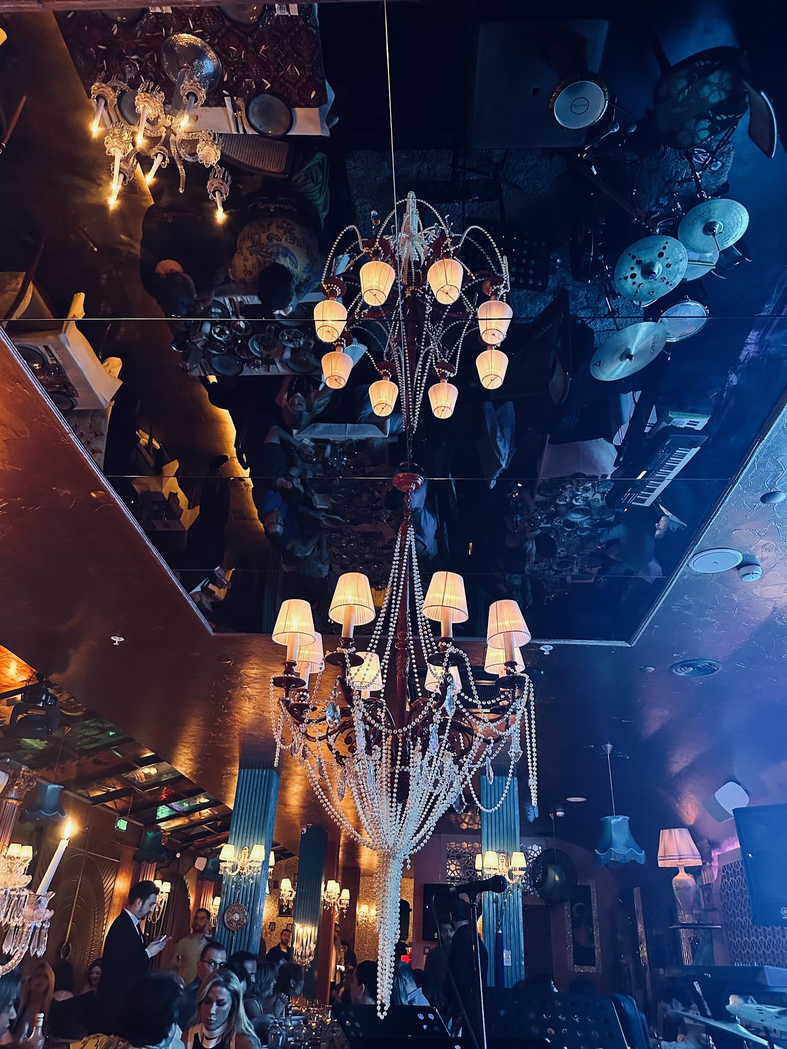 Arabesque Lounge Pub mekanı