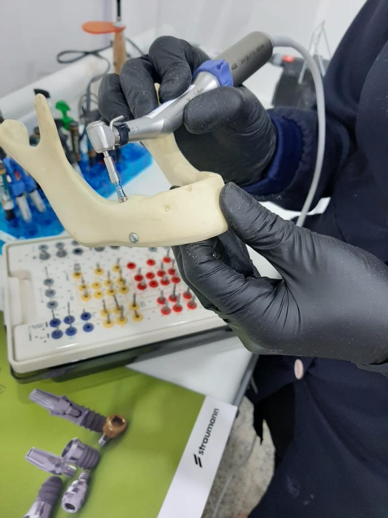 Dra. Fernanda Tavares | Cirurgia Facial e Harmonização Avançada - foto 4