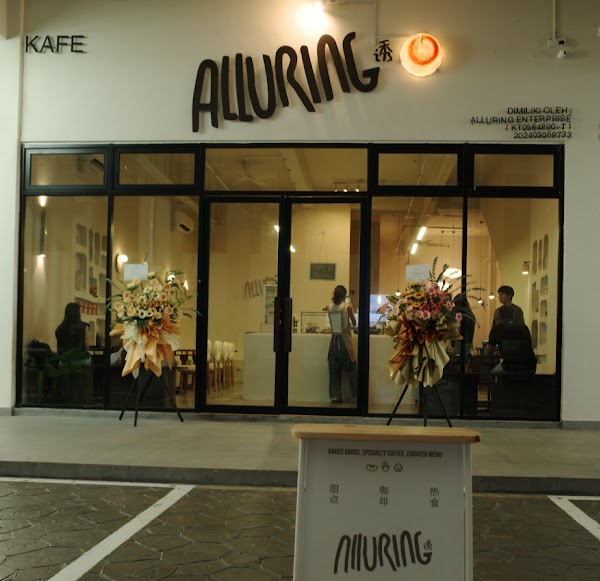 Alluring Cafe - Photo 1