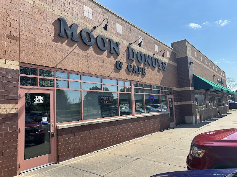 Moon Donuts & Cafe photo 3