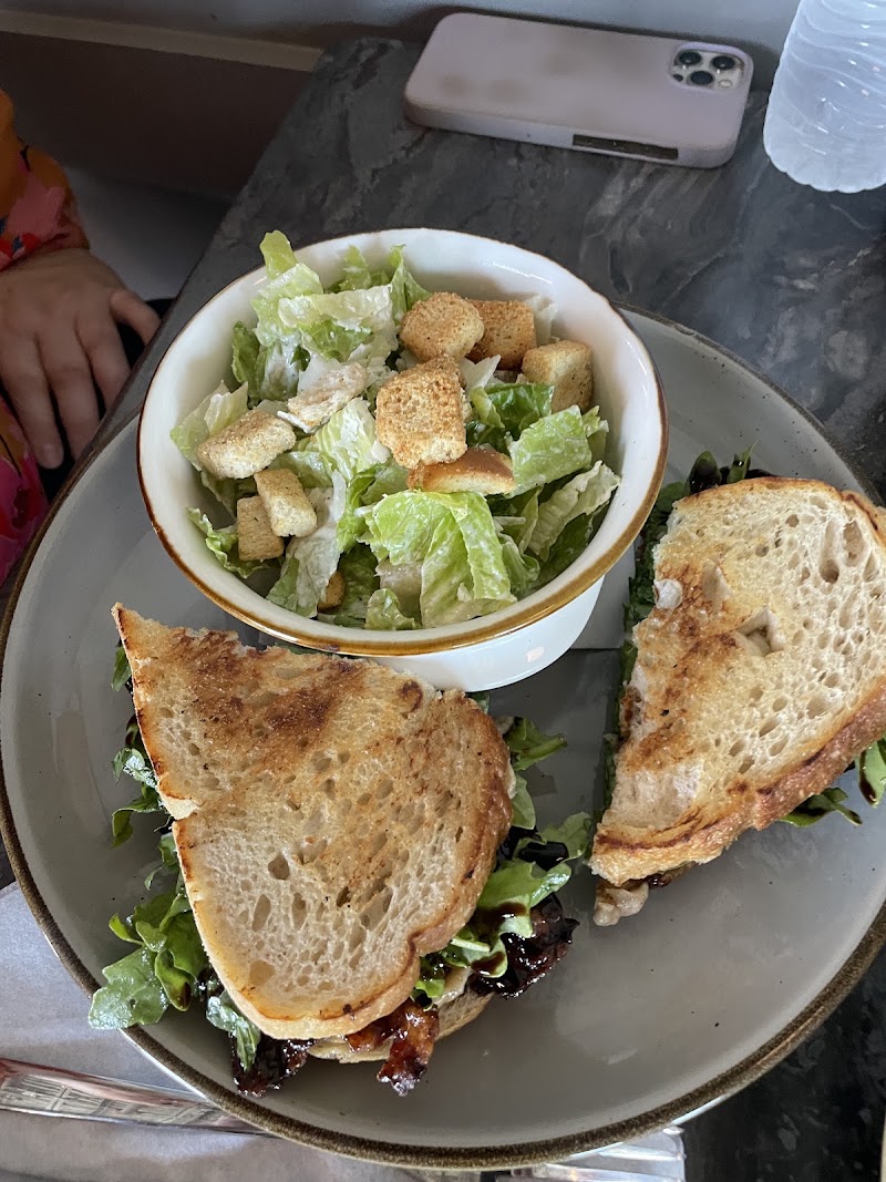 Grounds & Rounds Cafe photo 2