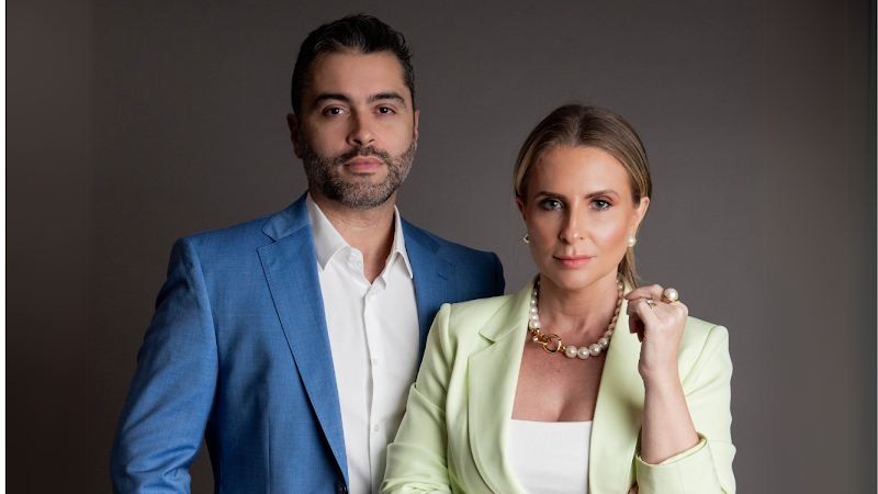 Reference Smile | Casal Reference - Lentes de Contato, Invisalign e Harmonização