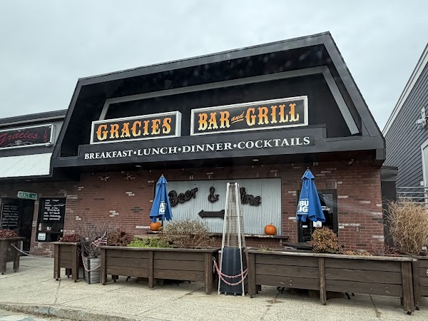 Gracie’s Bar & Grill