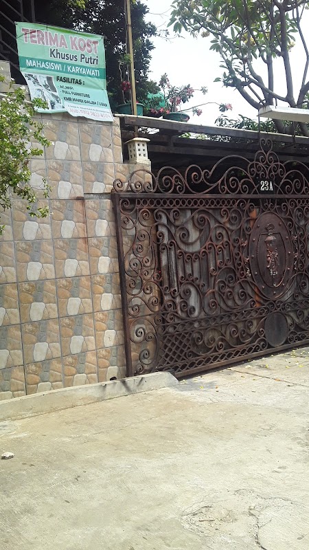 Kost Putri Ibu Liliana Kelapa Dua