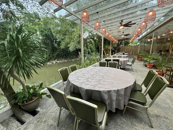 Riverview Village Restaurant - Photo 1