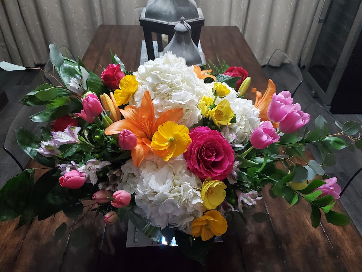 Artistic Blooms: Google Places image 4