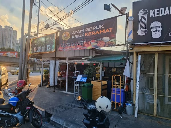 Ayam Gepuk Kriuk Keramat - Photo 1