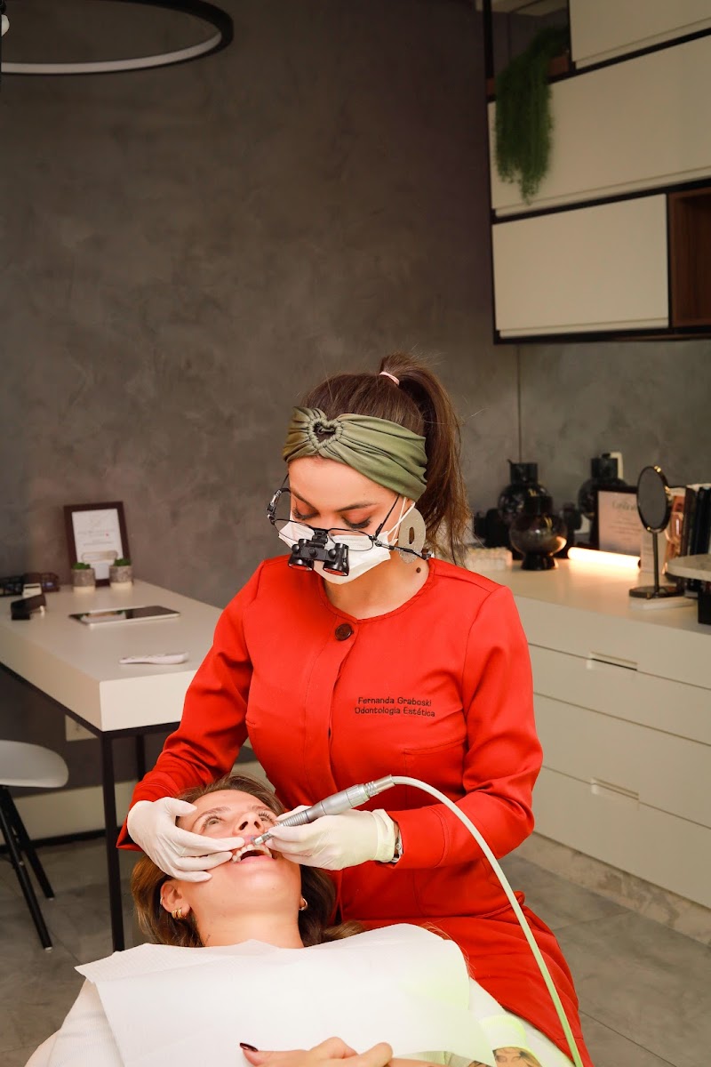 Dra. Fernanda Graboski | Facetas em Resina e Odontologia Biomimética - foto 5