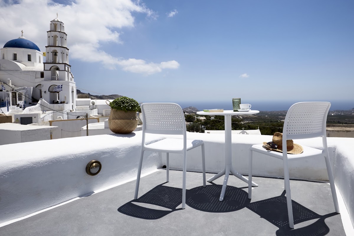 Valsamo Suites, dog-friendly hotel in Santorini