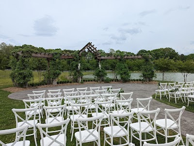 Apple Barn At Howe Farms