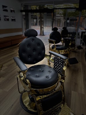 Luxurious Barber on Hay photo 3