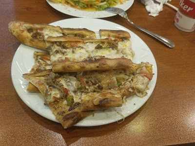 Meşhur Yeni Karadeniz Pide Ve Kebap Salonu - Restoran