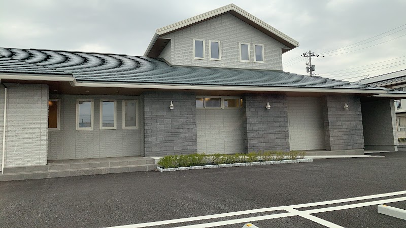 植野産婦人科医院の外観