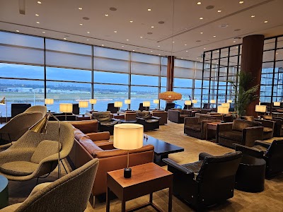 Cathay Pacific Lounge — Google photo 2
