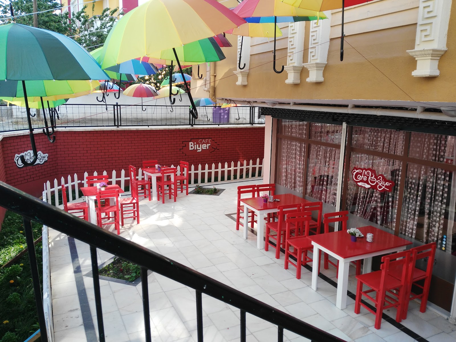 Izer cafe nargile mekanı